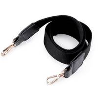 Obrázok ku produktu TEXTILNÁ RÚČKA NA TAŠKU S KARABÍNOU čierna so zlatými prvkami